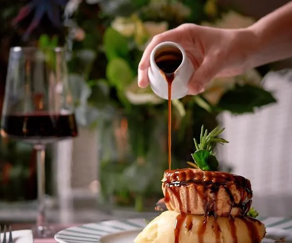 インペリアル シティ ホテル 4*